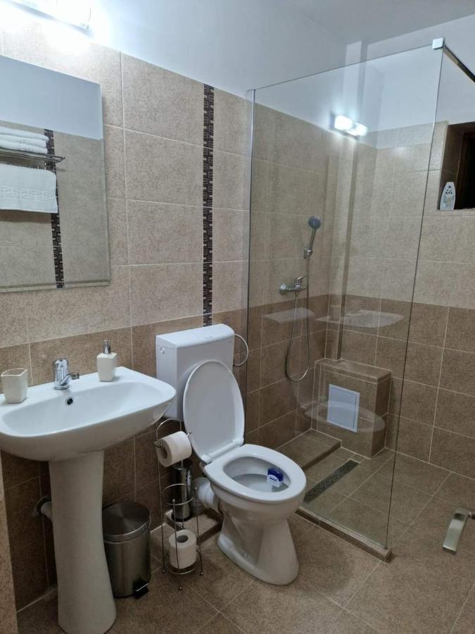 Yuka Hotel Вама Веке Екстериор снимка