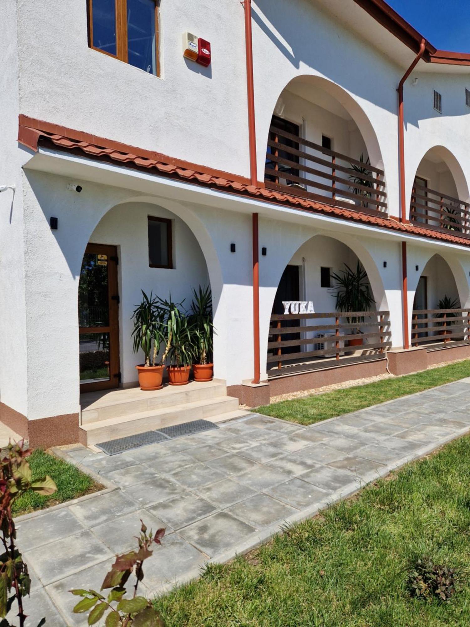 Yuka Hotel Вама Веке Екстериор снимка